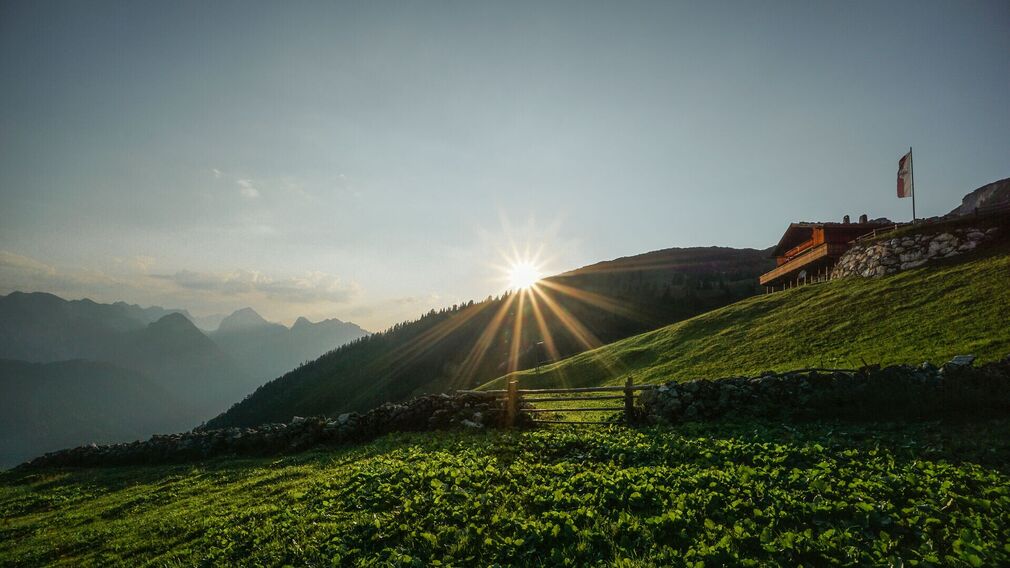 Dalfaz Alm mit Ausblick aufs Karwendel