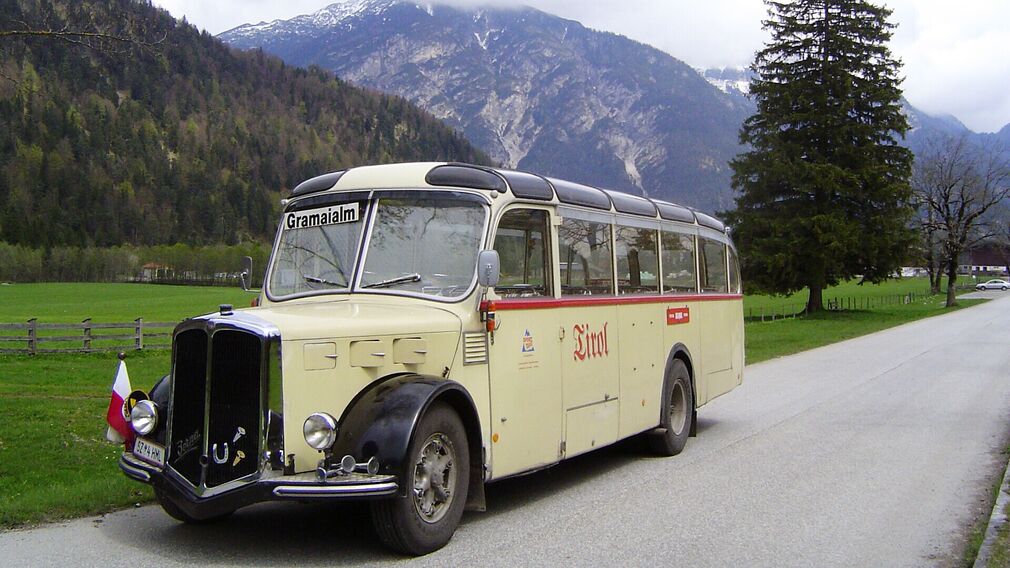 Mit dem Nostalgiebus in die Karwendeltäler – Fahrt zur Gramai Alm im Naturpark Karwendel.
