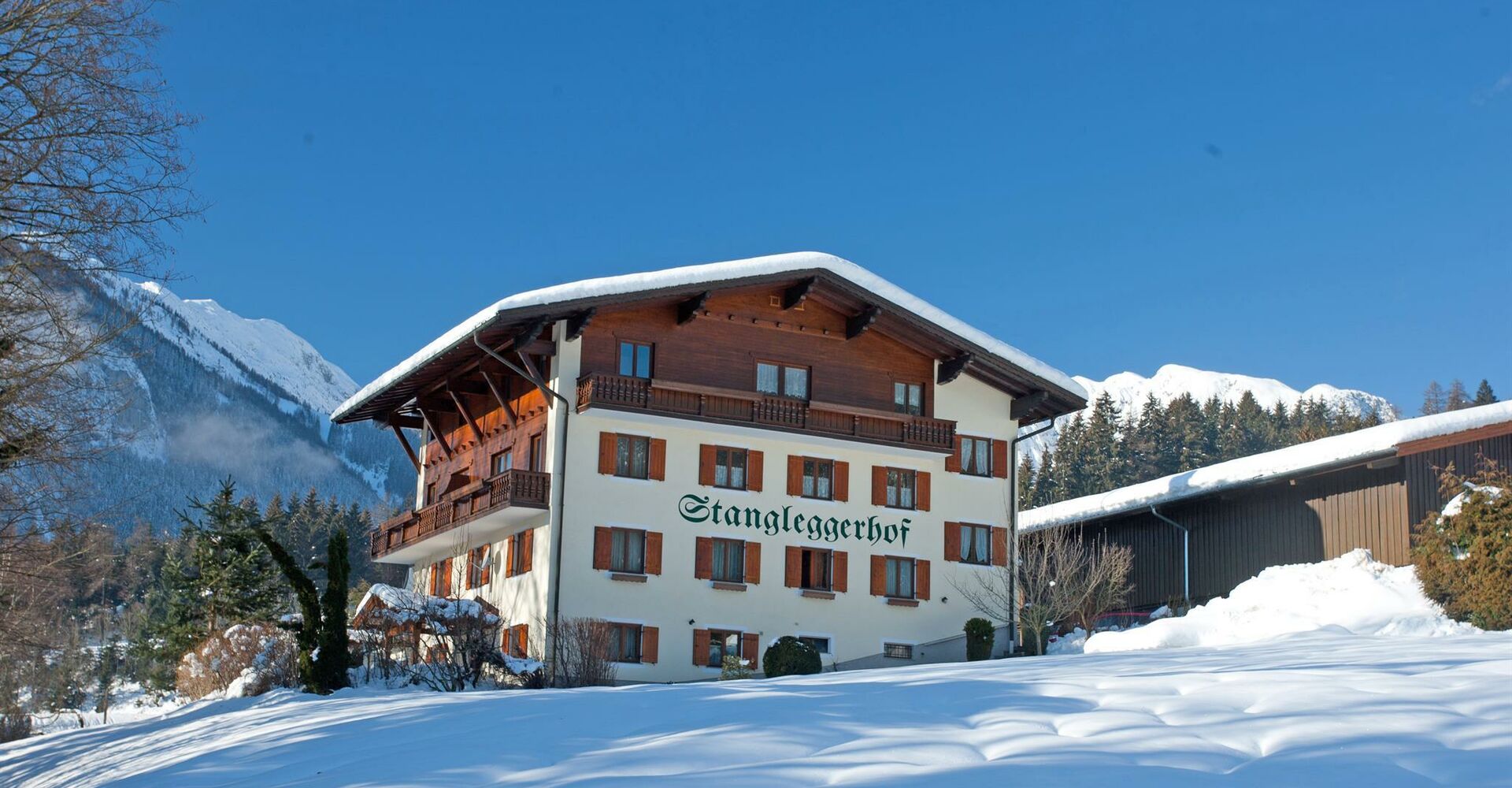 Aussenansicht-im-Winter.jpg