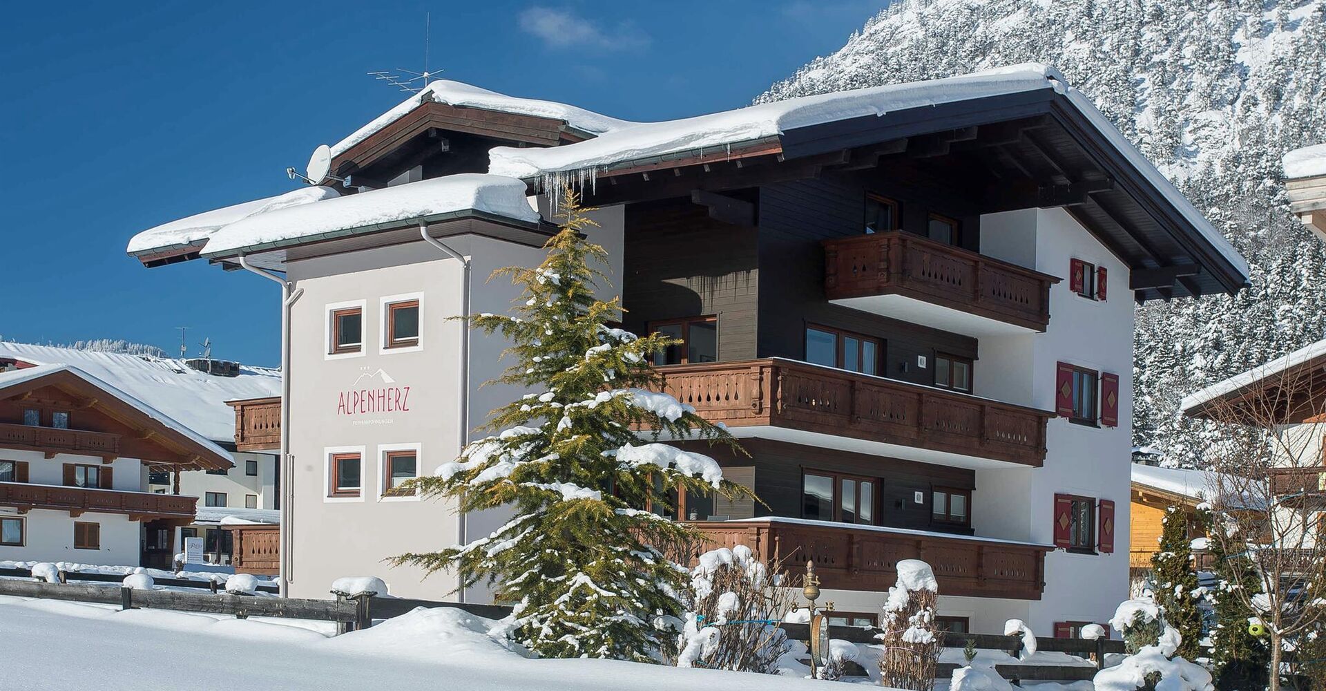 Alpenherz-Ferienwohnungen-von-vorne.jpg