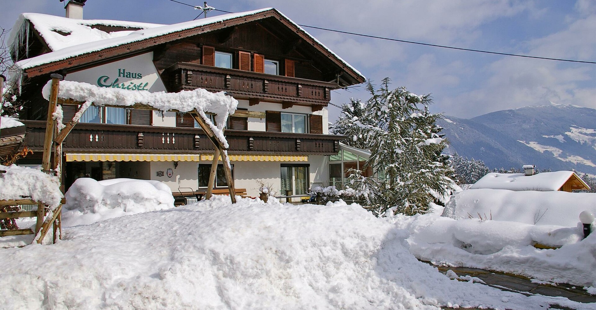 Hausansicht-Winter.jpg