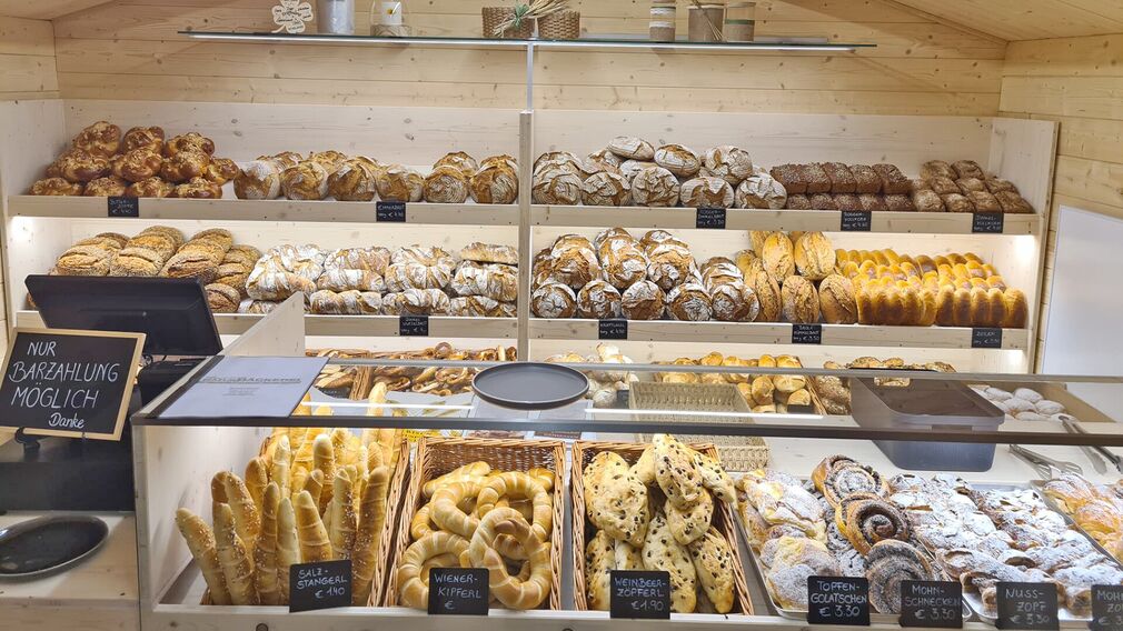 Master baker Siegfried Danler at the Achensee Naturbäckerei, newly opened in February 2026.