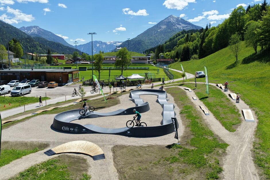 Kurven, Wellen, Action - Pumptrack entdecken