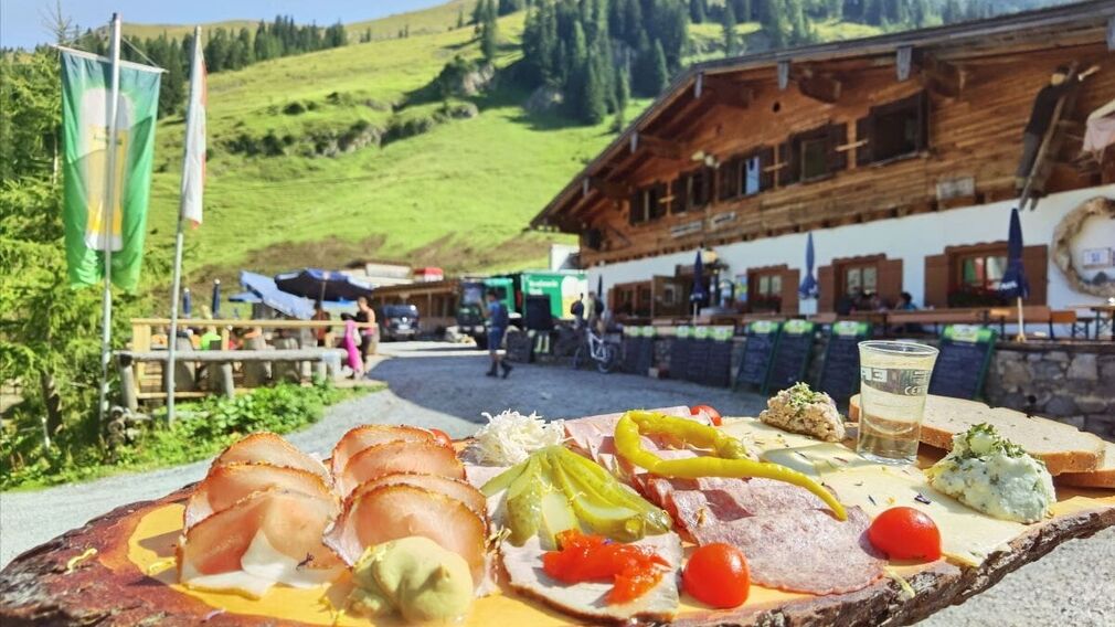 Brettljause auf der Binsalm