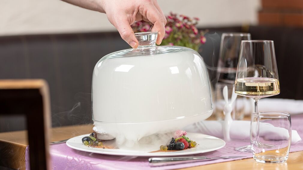 Golfvilla – Martin Hauser jun. beim Kochen