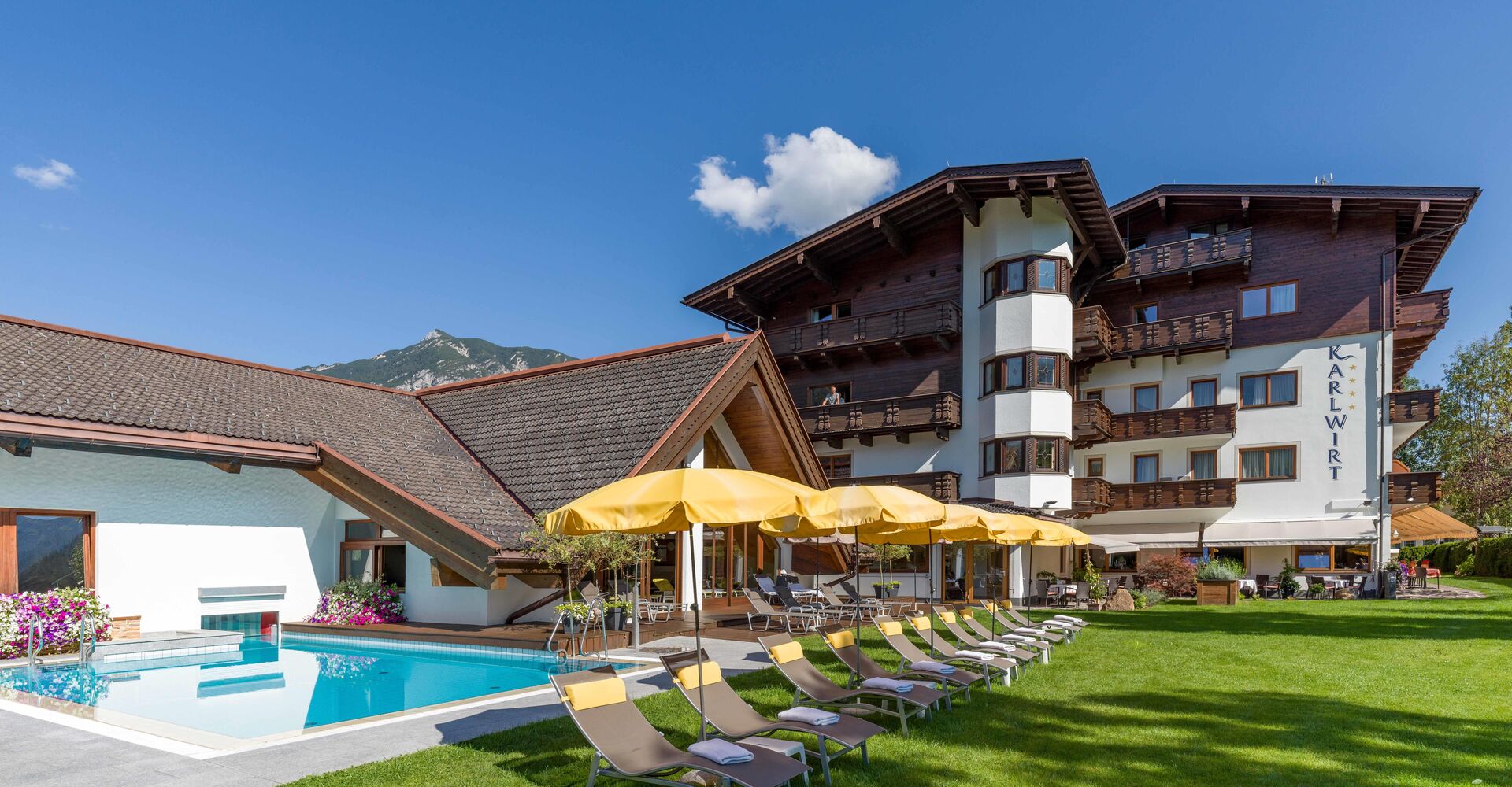 Hotel_KArlwirt_Hnr_26_Pertisau_09_2020_Liegewiese_