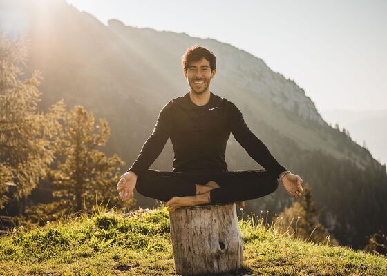 Sunrise Yoga am Rofan mit Marcel Clementi