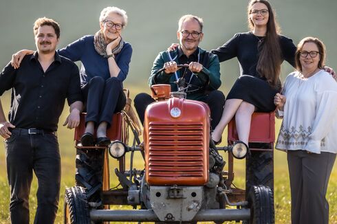 Traktor-Familienfoto-bearbeitet.jpg