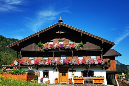 Bauernhaus-im-Sommer.jpg