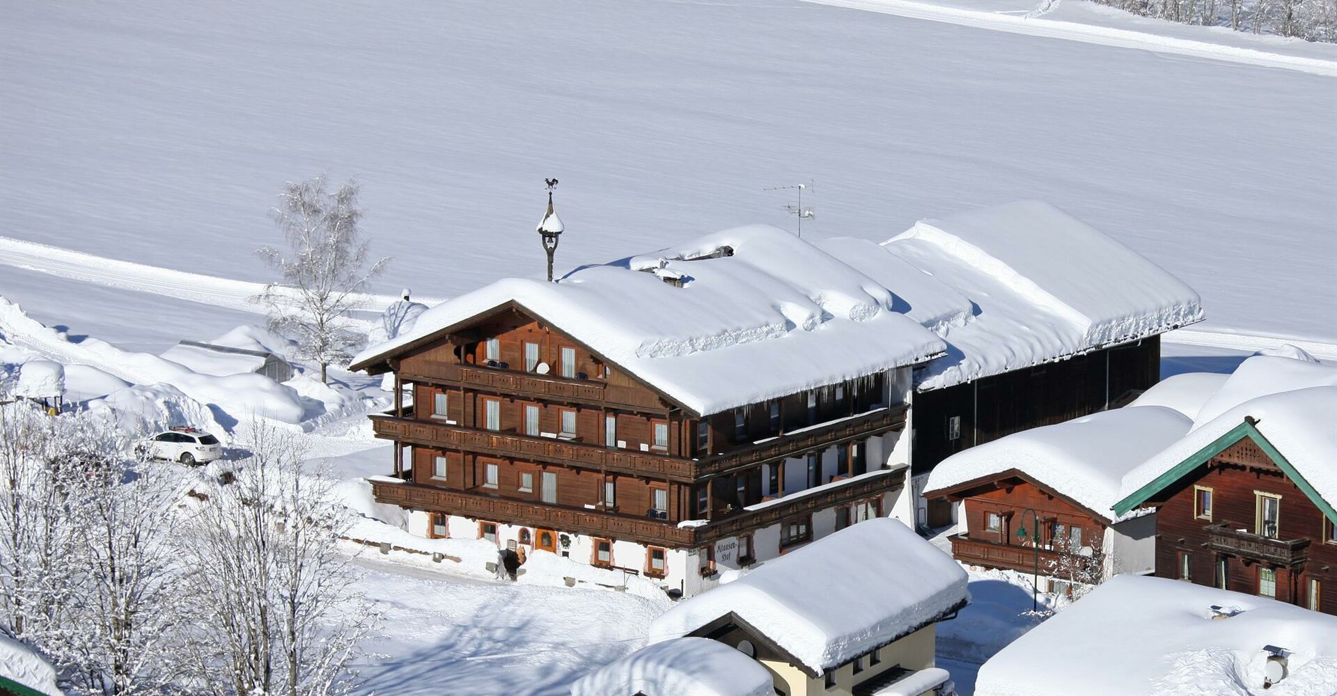 Klausenhof-Aussenansicht-Winter.jpg