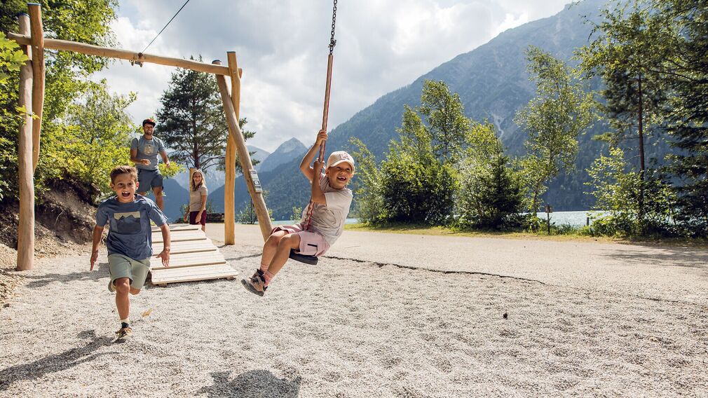 Bei der Station Wuscheliger Wusel können Wusels Haare aus bunten Seilen spielerisch frisiert werden.