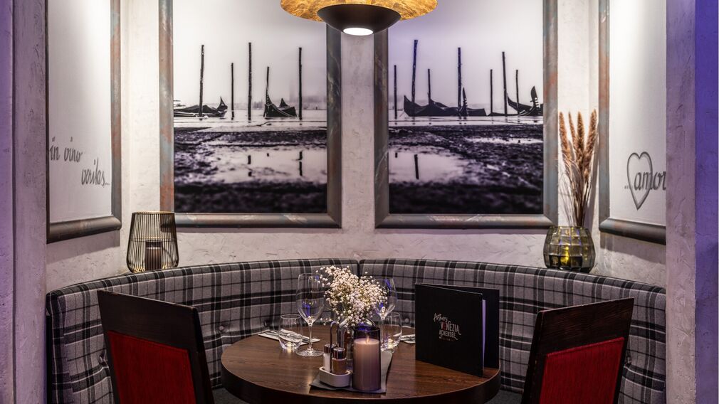 Arthurs Pizzeria Venezia – located in the centre of Maurach