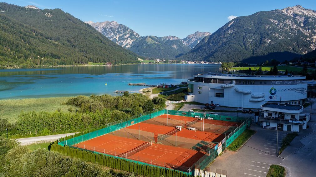 Three clay courts are available at Tennispark Buchau in Maurach.