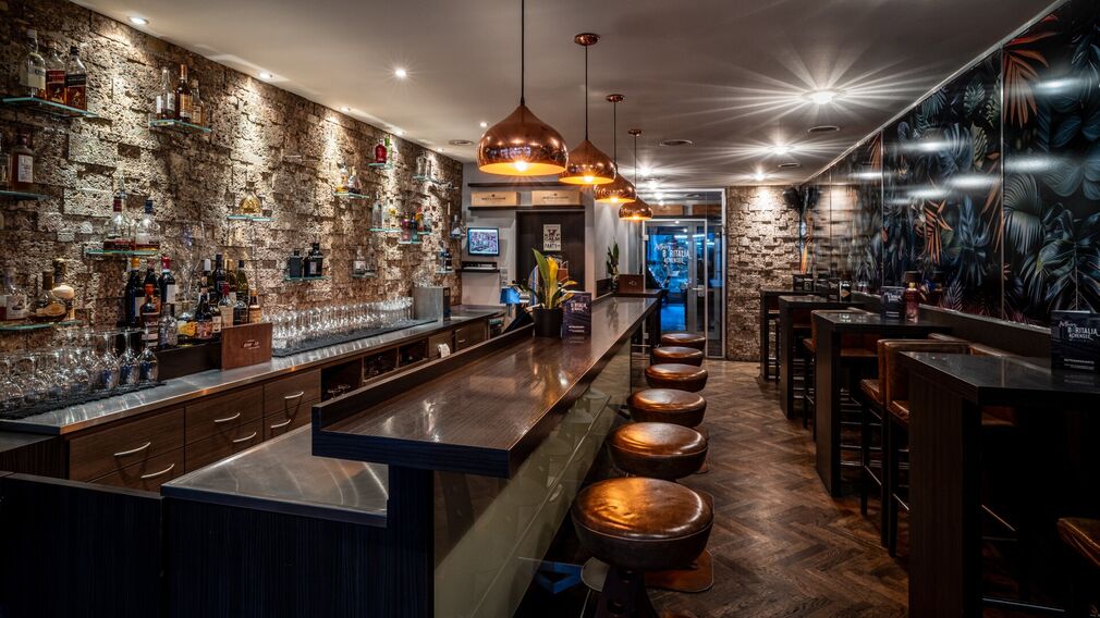 Arthurs Bar Italia - im Ortszentrum von Maurach