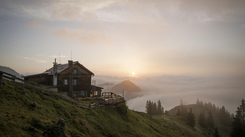 Bayreuther Hütte Morgensonne