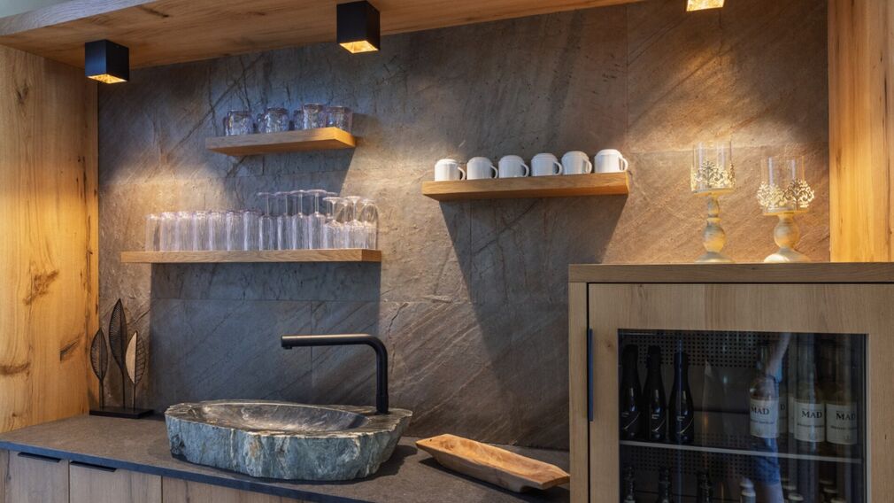 Ganzjährig beheizter Pool für erholsame Stunden im Wasser – ideal zum Entspannen und Genießen.