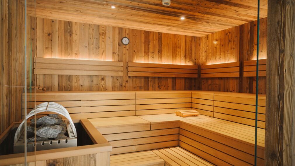 Ganzjährig beheizter Pool für erholsame Stunden im Wasser – ideal zum Entspannen und Genießen.