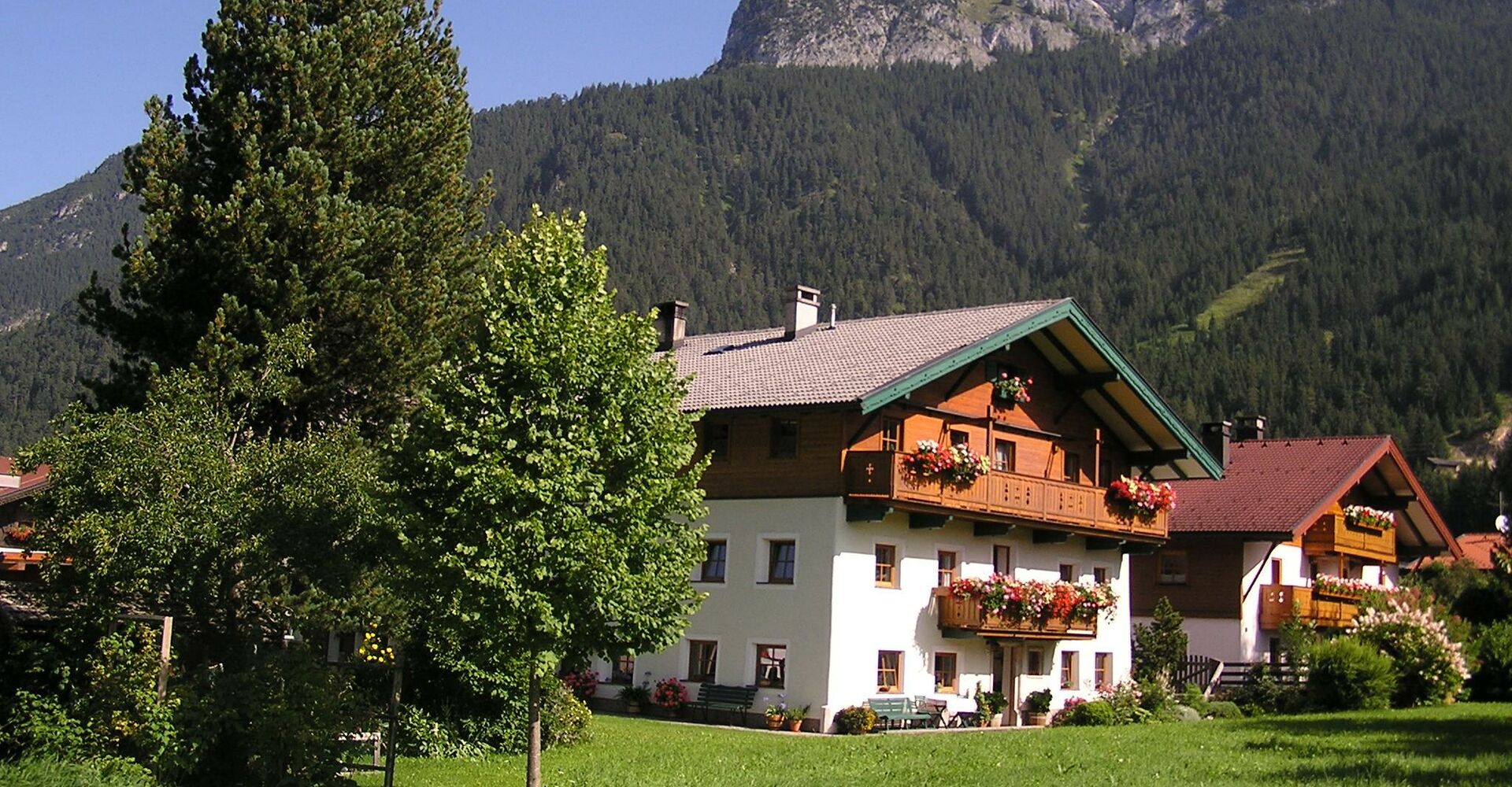 Haus-Walser-Blick-gegen-Rotspitz.jpg